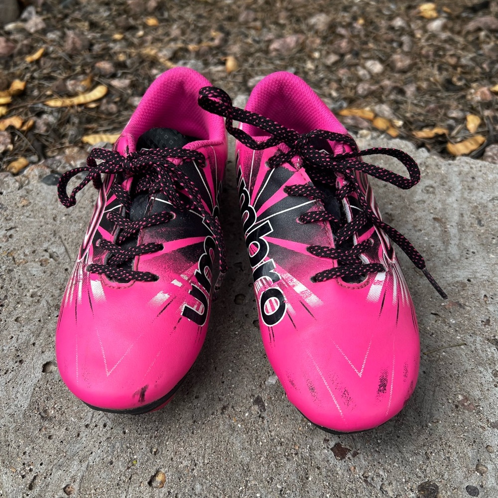 Umbro Soccer Cleats Pink Black Girls Size 12K used